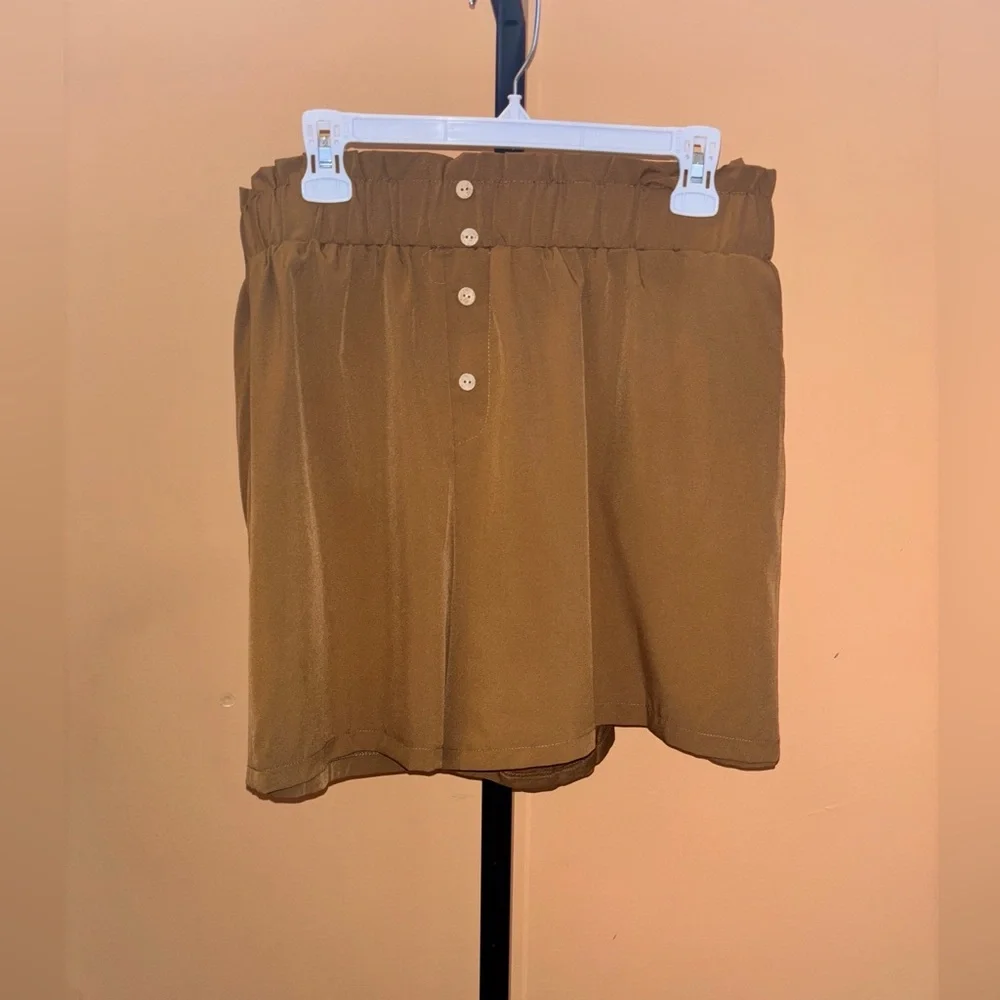 Women's Tan High-Waisted Shorts Size 4X Never Worn - Picture 5 of 8